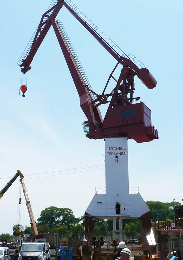double boom shipyard crane